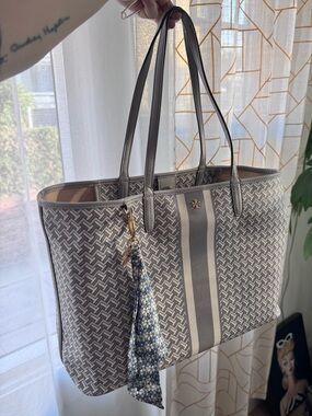 Tory Burch essential tote